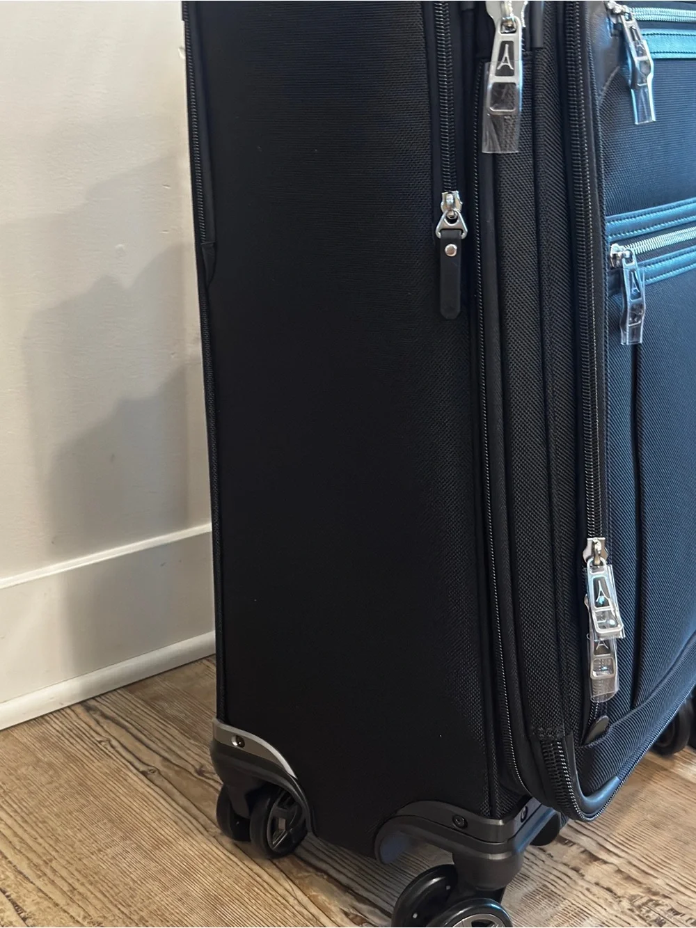 Travelpro Platinum Elite Carry-On Business Plus Spinner luggage suitcase travel